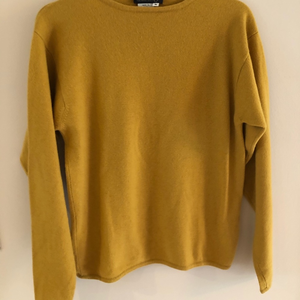 Gold 100% Cashmere Classic sweater size M